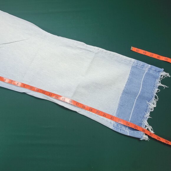 7 for all Mankind Cropped Alexa style two-tone jeans with raw ankles size 32 EUC - Picture 9 of 10